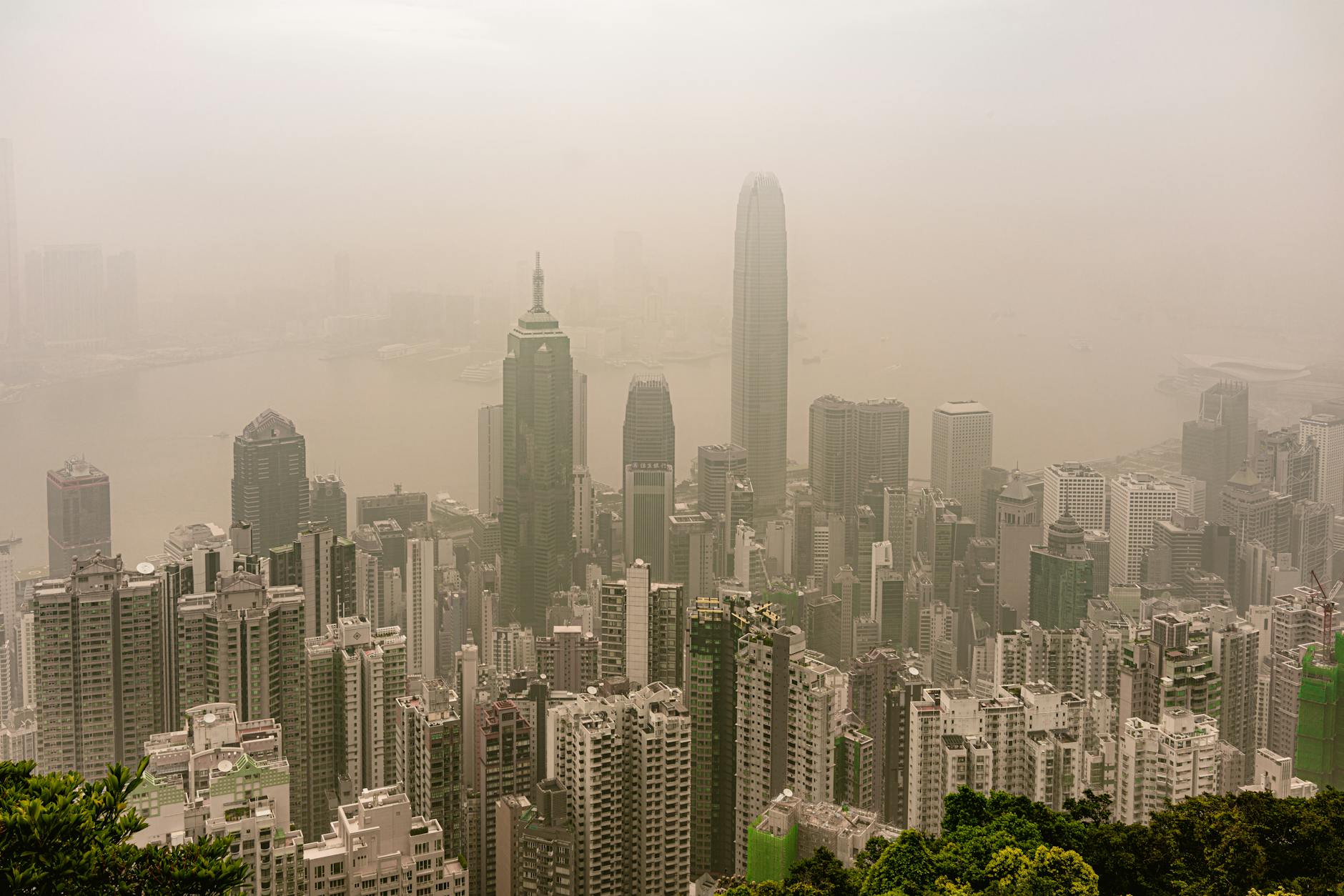 Urban skyline obscured by particulate air pollution haze &mdash; PM2.5 exposure and dementia risk research