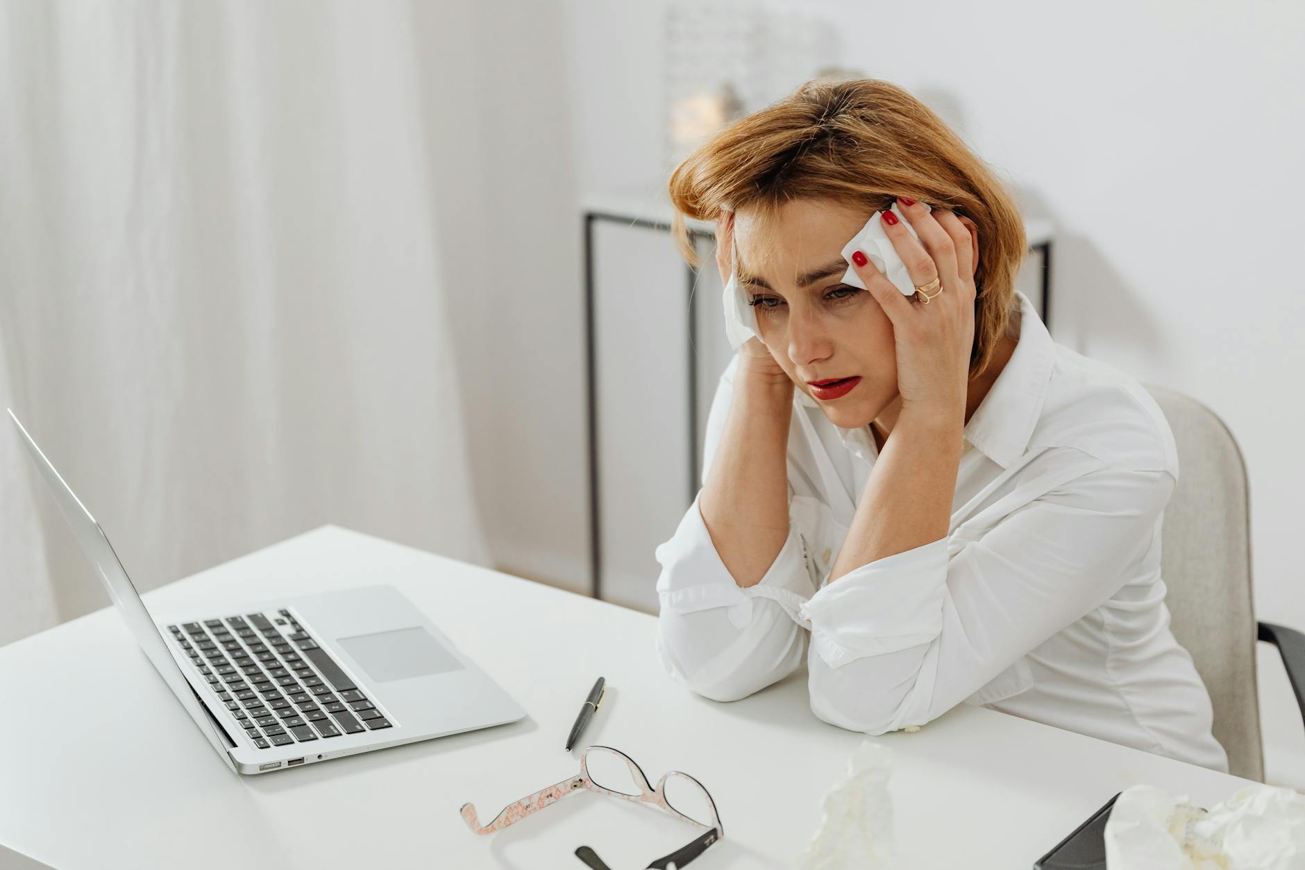 Person stressed at desk — cortisol weight gain visceral fat