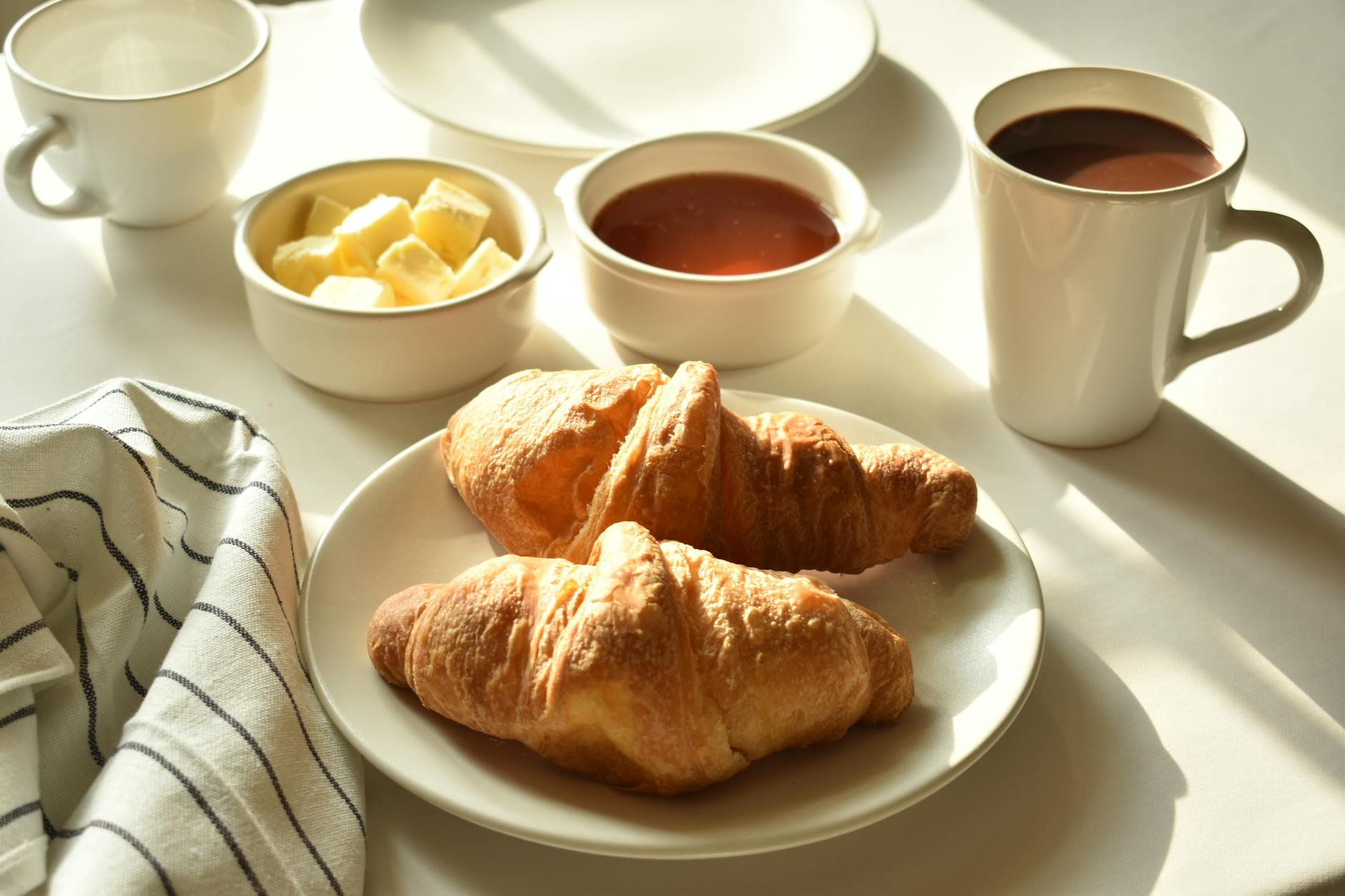 Clock face above a plated breakfast — chrononutrition early time-restricted eating circadian rhythm metabolism