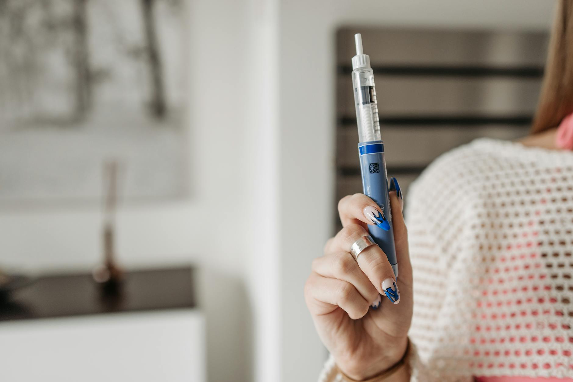 Single GLP-1 style injector pen on a clean clinical surface